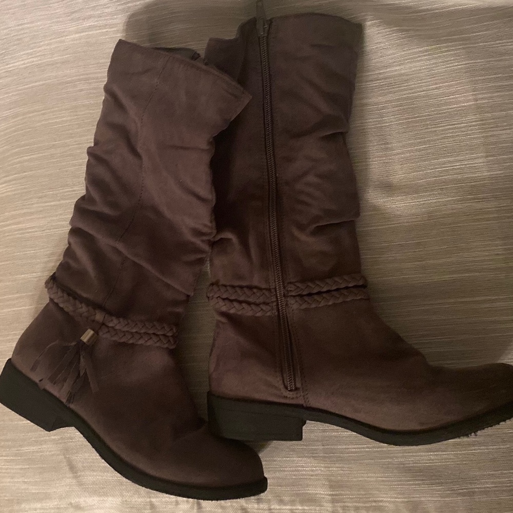 Grey boots